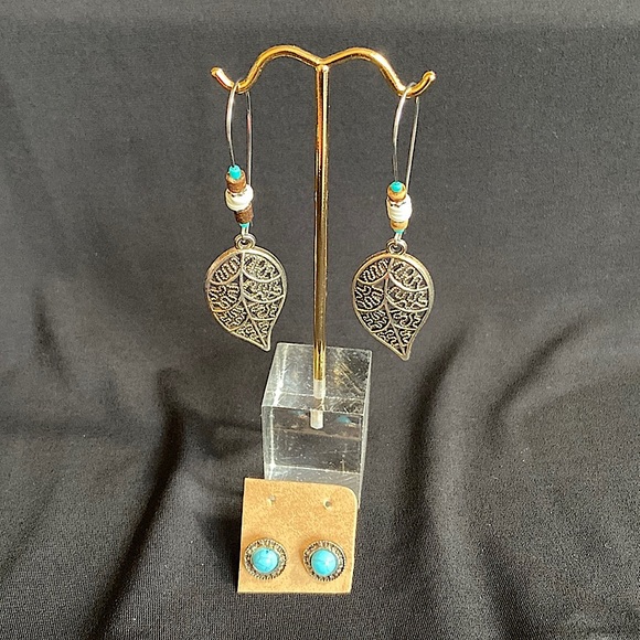 NWOT Boho Hanging Earring with matching Stud - Picture 2 of 4